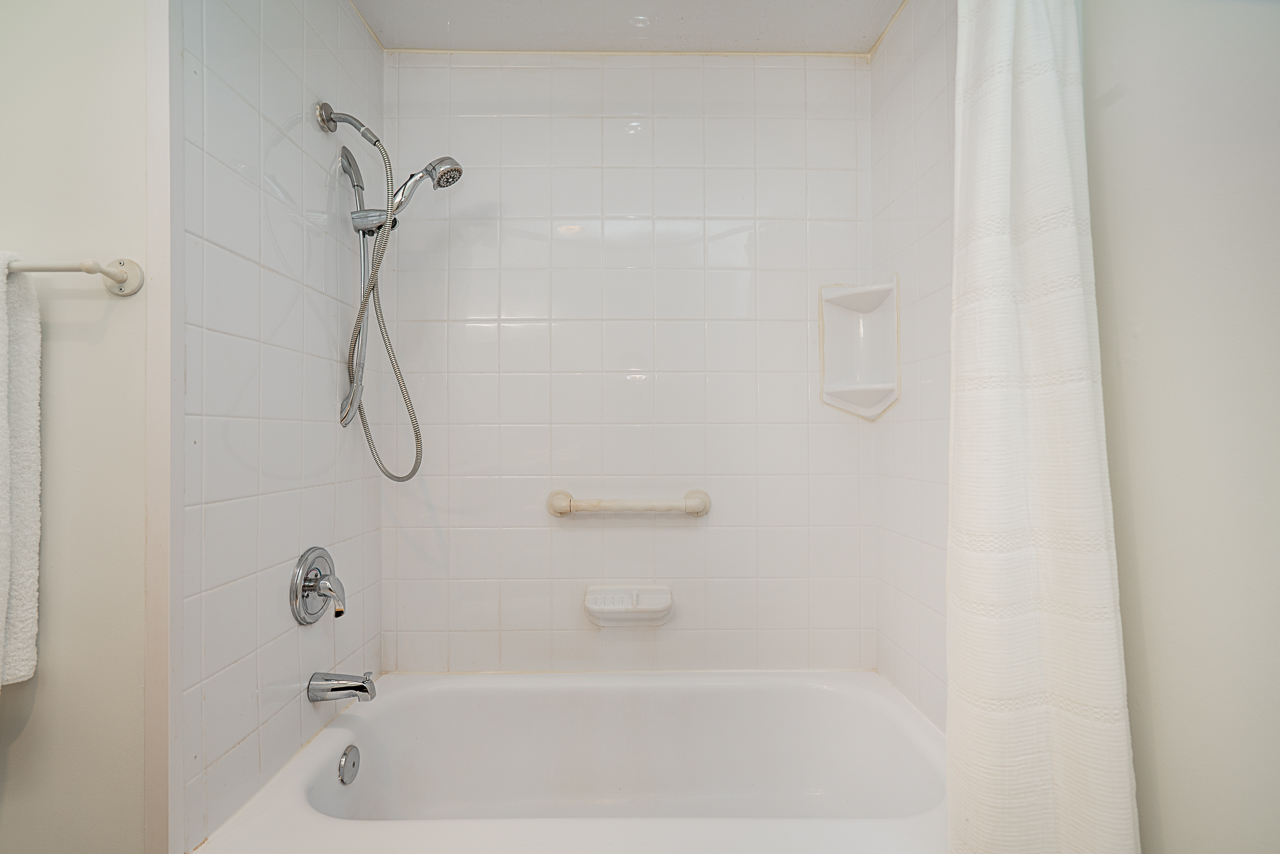 #305 – 2187 Bellevue Avenue
